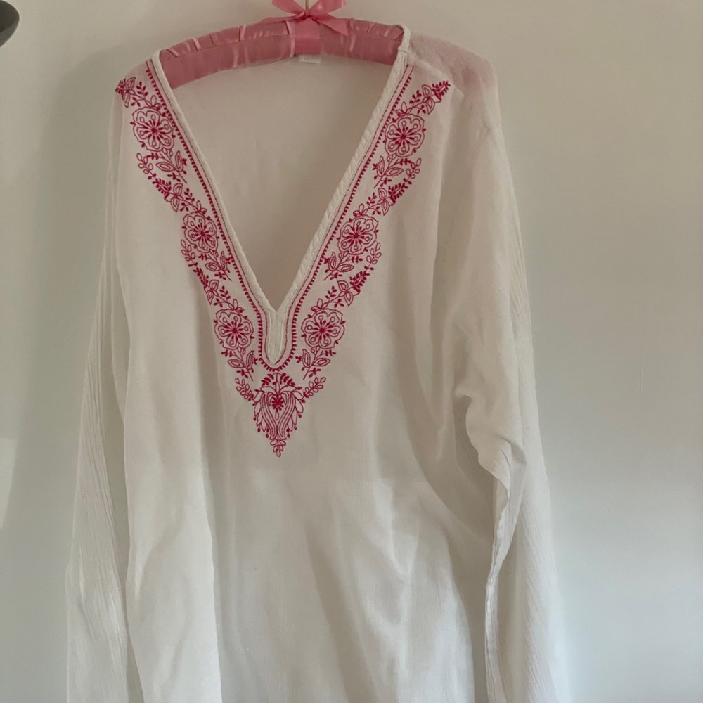 palisades Beach Club White embroidered beach cover